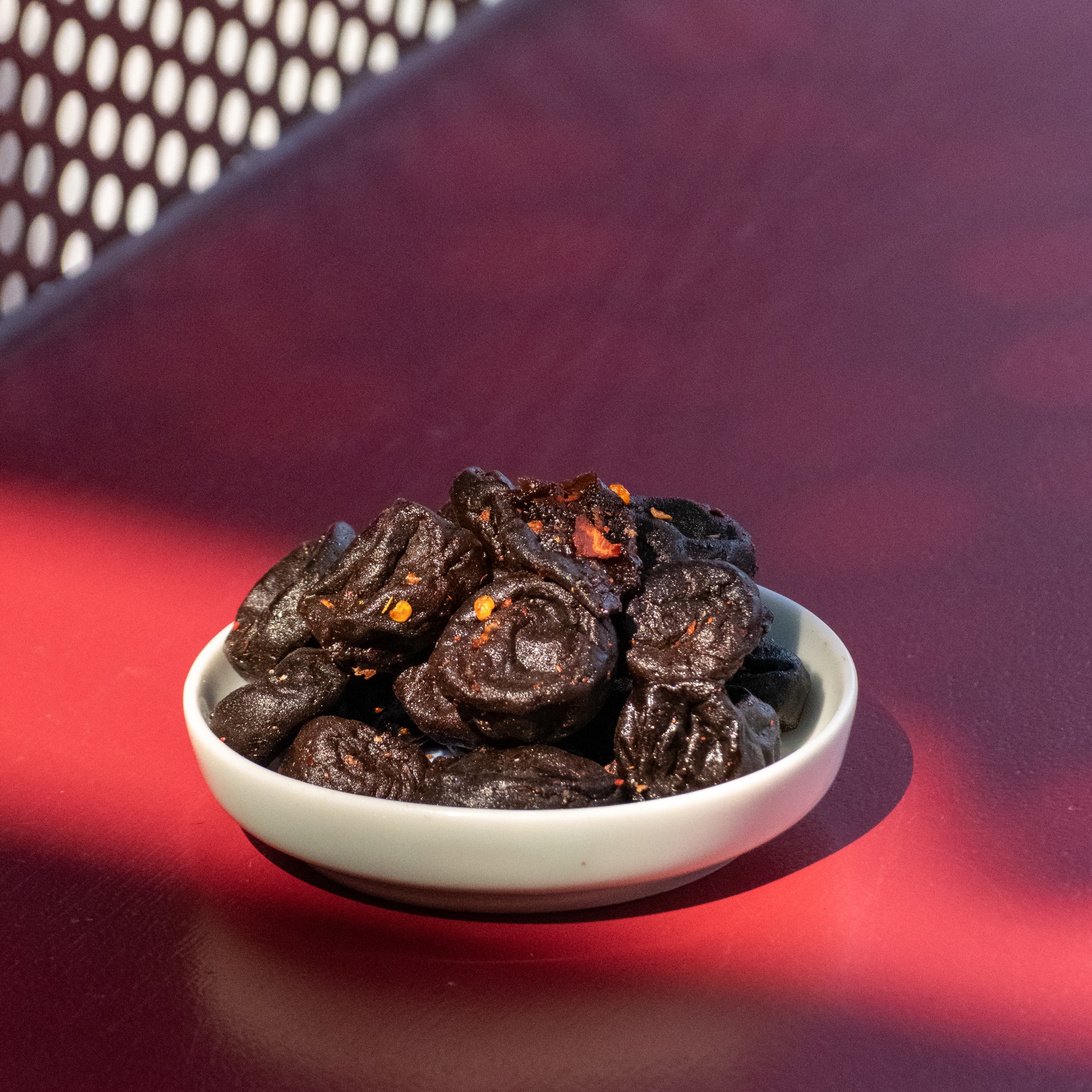 Mơ đen cay không hạt